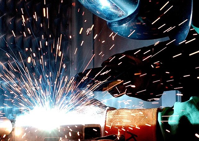 FCAW Welding_Wikimedia Commons (Public Domain)