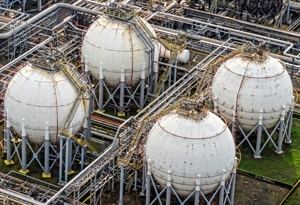 Tank uging cryogenic material