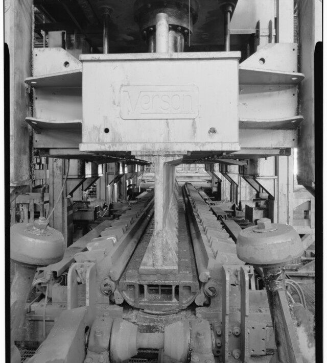 Submerged arc welding machine _wikimedia public domain