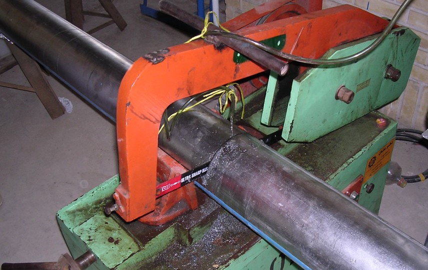 Hacksaw machine
